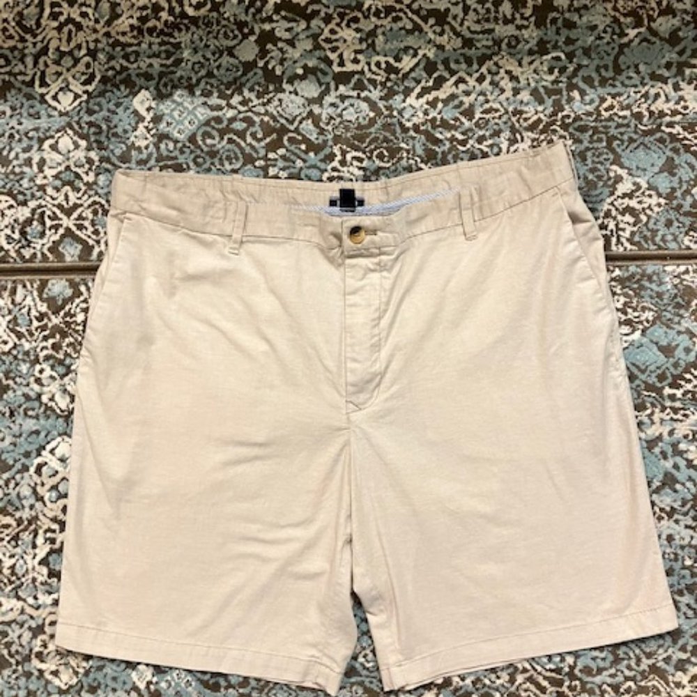 IZOD -Size 42 - Flat Front Men's Tan Shorts - Cotton Blend - Excellent Condition